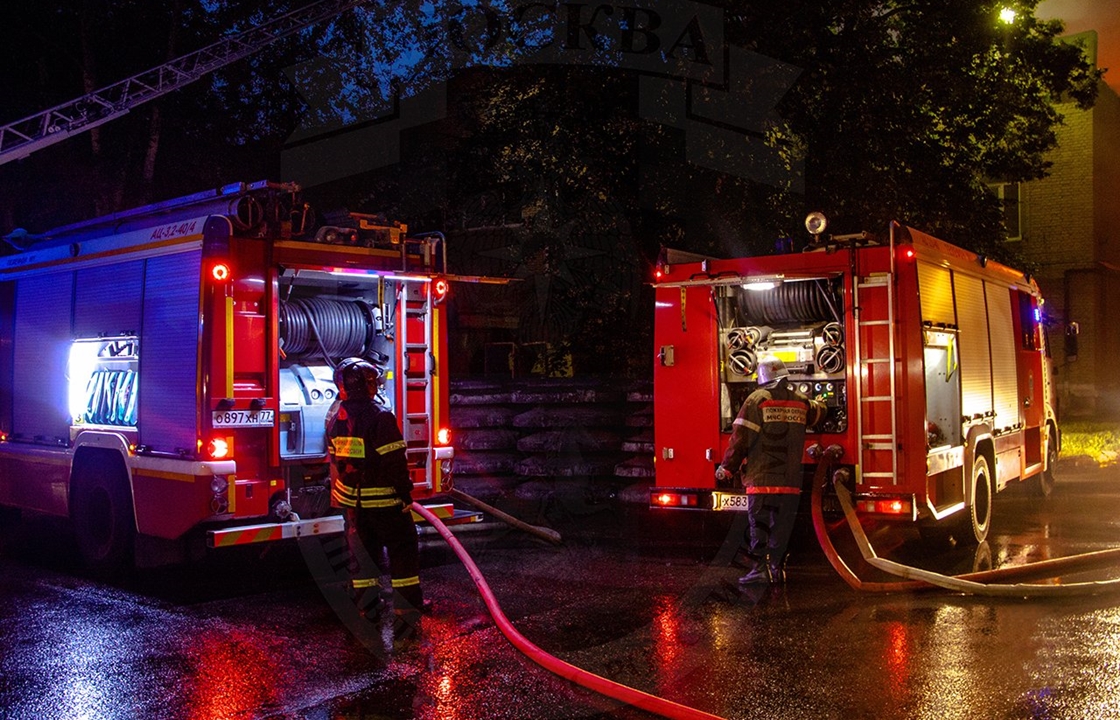 Пожарные установят причину возгорания двух КАМАЗов в Волгоградской области