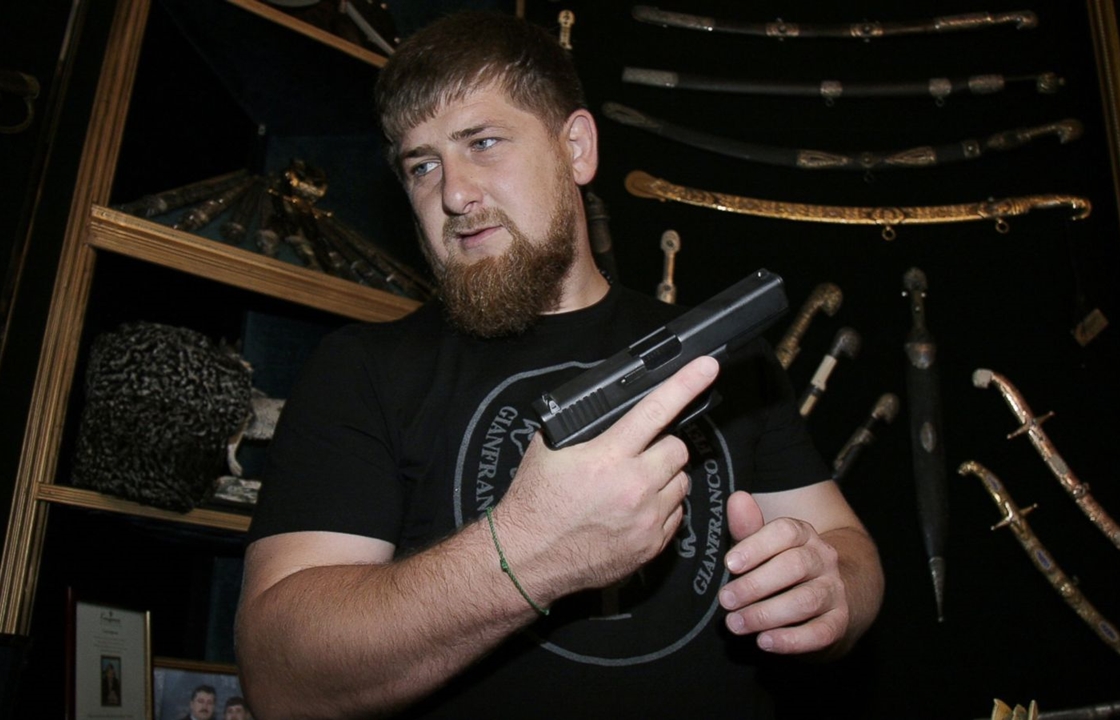 Кадыров за высказывания об отце прострелил боевику ногу – СМИ