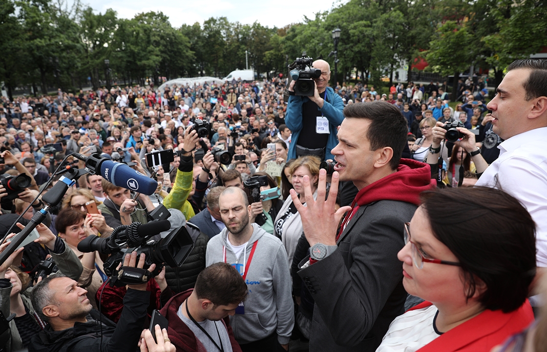 Недавний митинге в Москве напомнил Аксенову майдан в Киеве