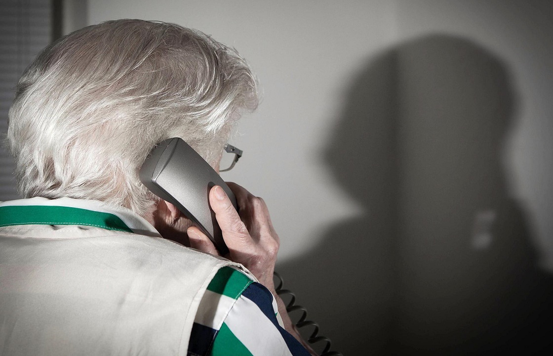 Ответив на звонок с неизвестного номера, волгоградская пенсионерка потеряла 2 млн