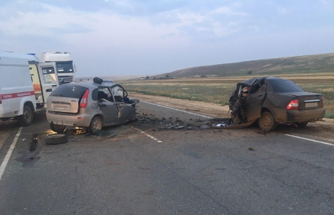 Водитель из Дагестана совершил лобовое ДТП в Калмыкии – четверо погибших. Фото
