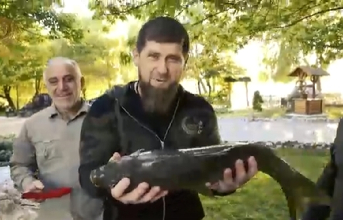 Кадыров отпраздновал День рыбака визитом на Лебединое озеро. Видео