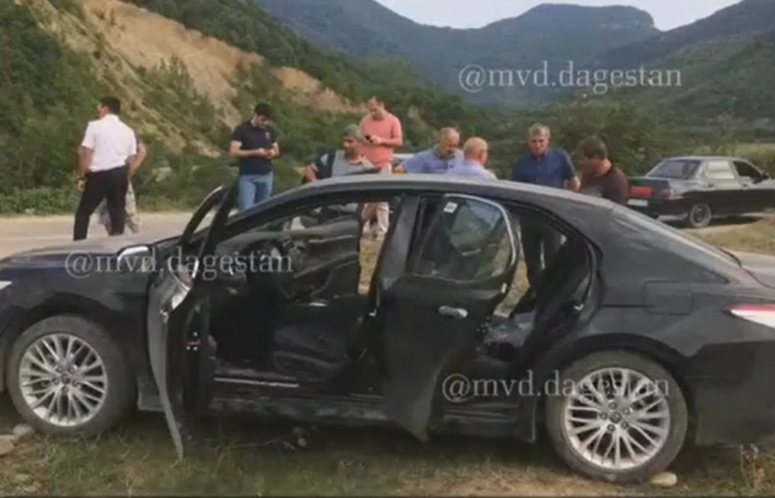 Труп с пулевым ранением обнаружили в перевернутой машине в Дагестане. Видео 18+