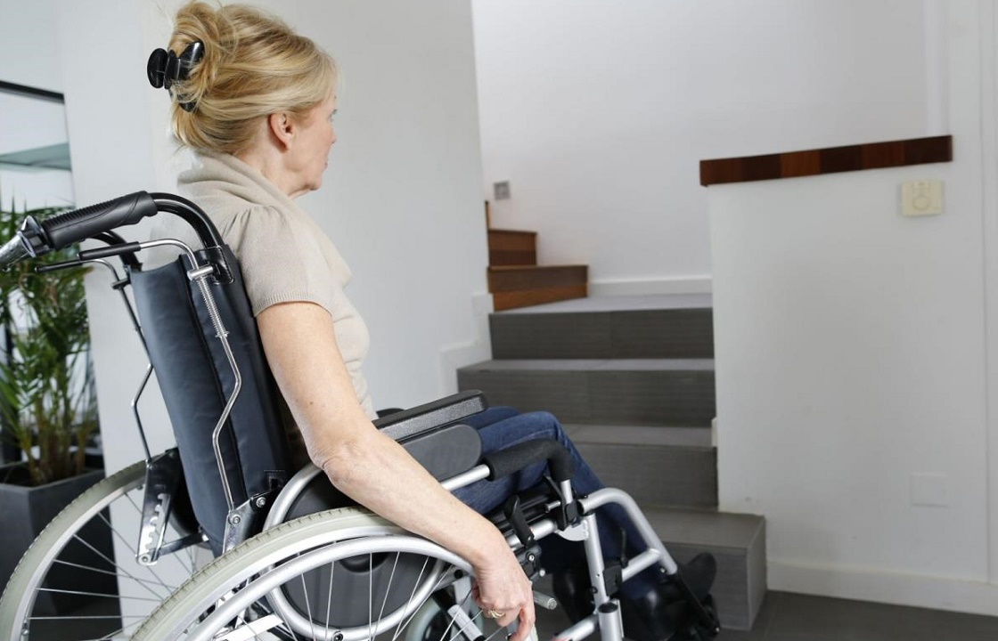 Беременную на инвалидной коляске отказались принять в роддоме Махачкалы – СМИ