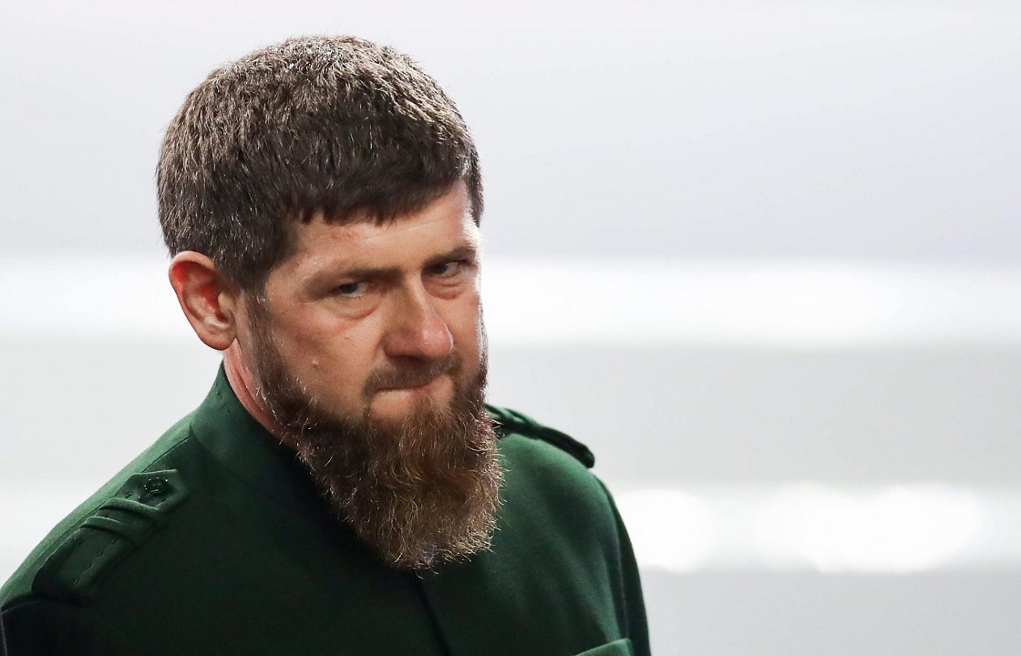 Кадыров обратился к пассажирам севшего в поле самолета «Москва-Симферополь»