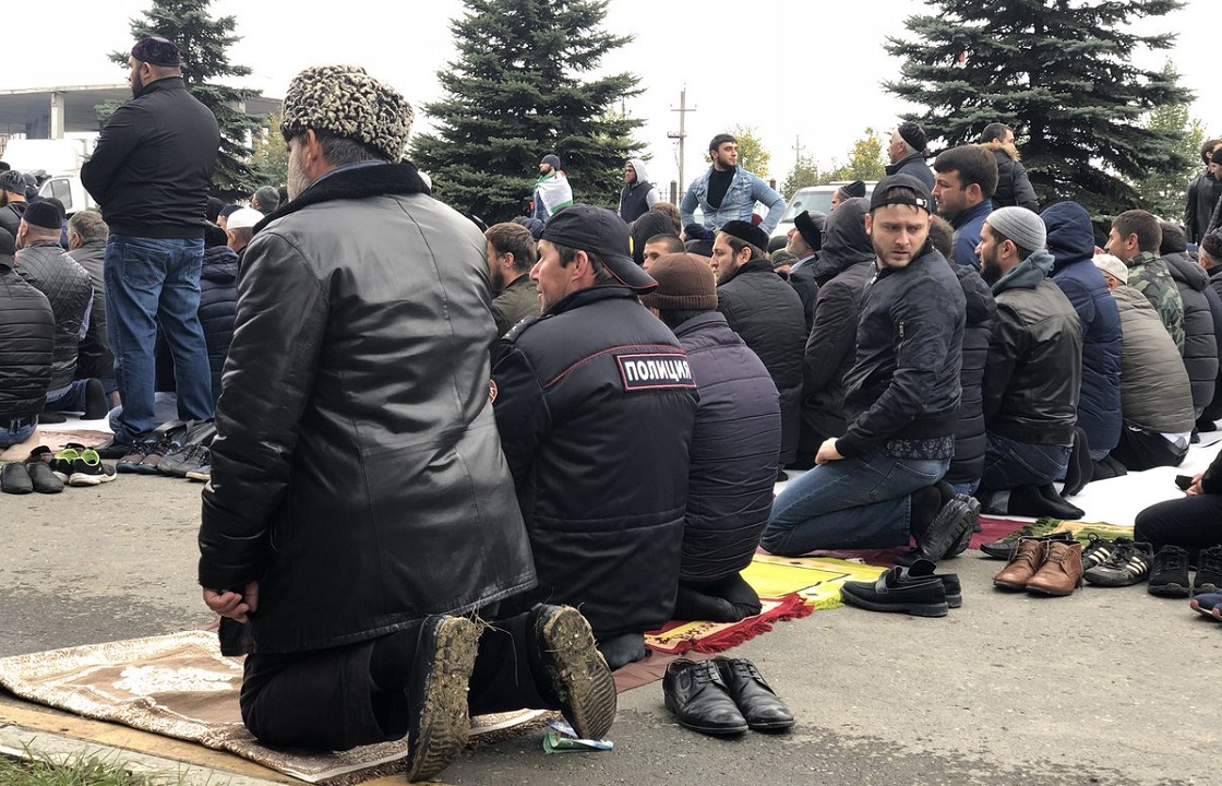 Отказавшимся разгонять митингующих полицейским из Ингушетии грозит два года