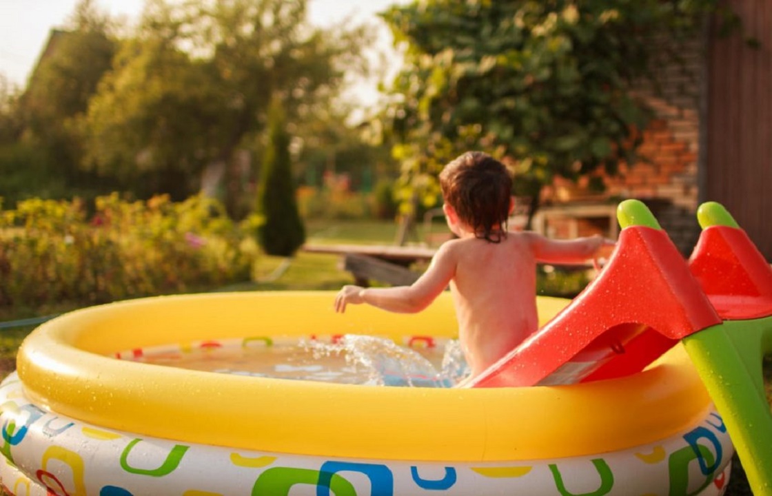 Двухлетний астраханец утонул в надувном бассейне