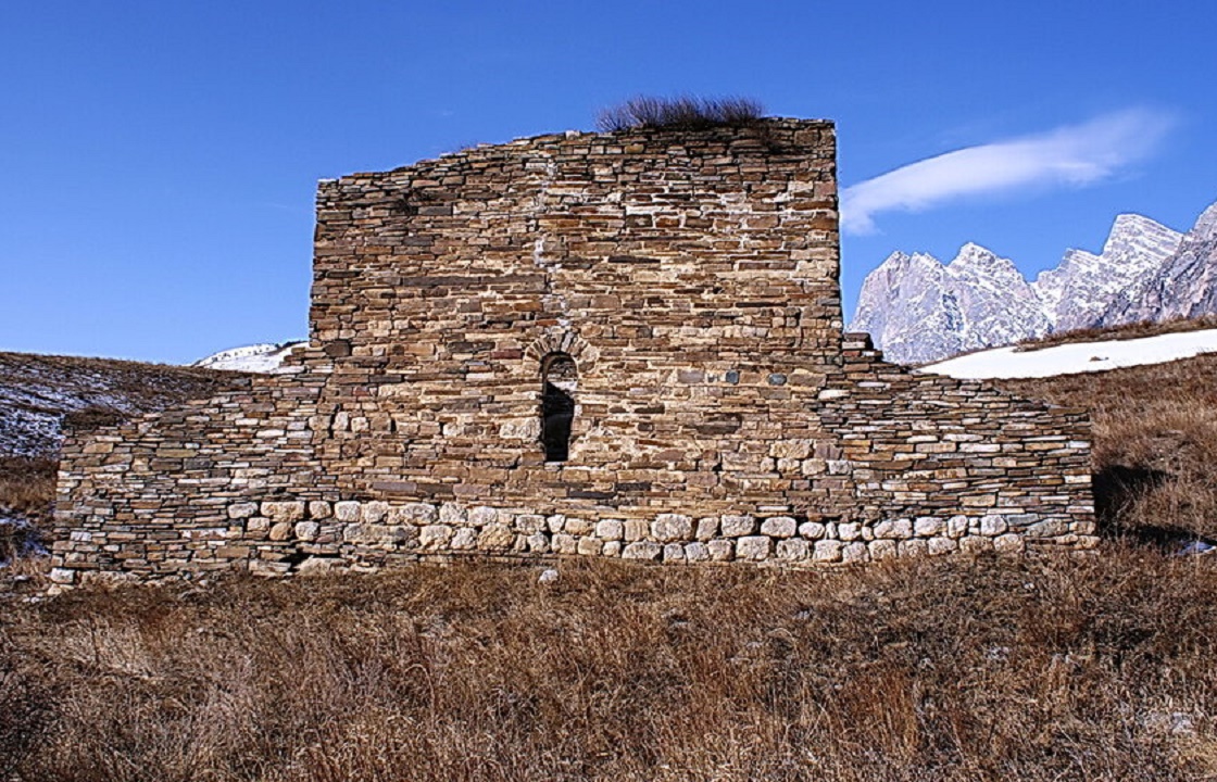  Вандалы повредили древний христианский храм в Ингушетии