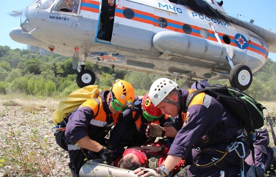 Спасатели на Ми-8 отправились искать альпинистов в Кабардино-Балкарии