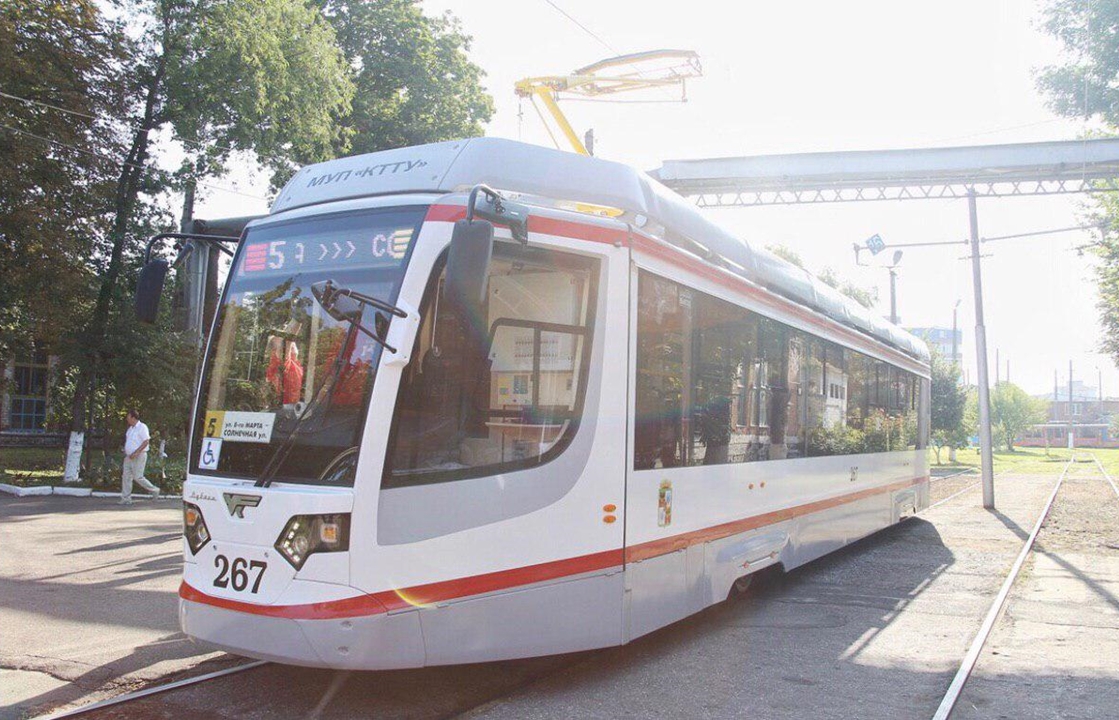 Свершилось: первый новый трамвай в Краснодаре вышел на пятый маршрут. Видео