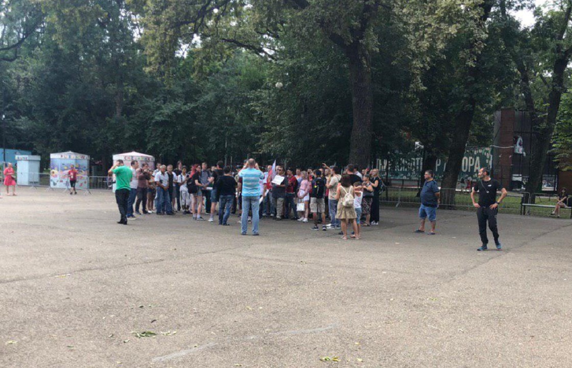 30 человек пришли на акцию штаба Навального в Краснодаре