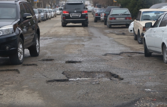 Махачкала заняла второе место в рейтинге городов с худшими дорогами. Мэр не спорит