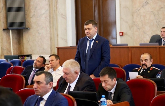Нового депутата приняли во фракцию «Единой России» в ЗСК
