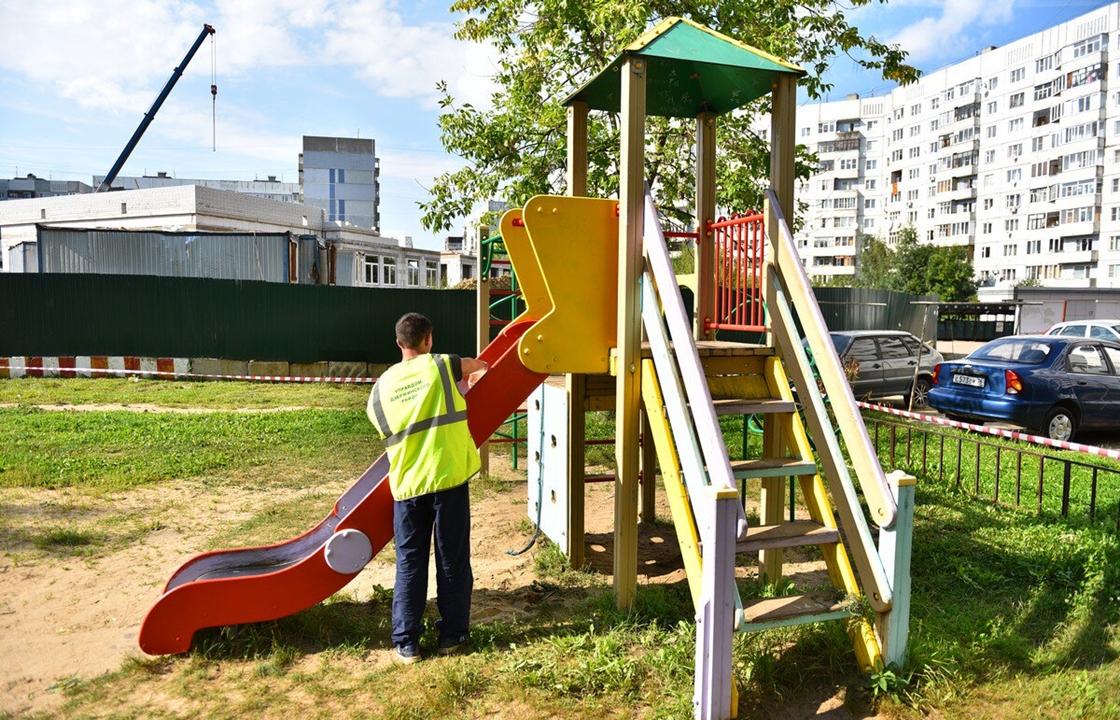 О происшествиях и уборке детских площадок рассказали мэру Новороссийска