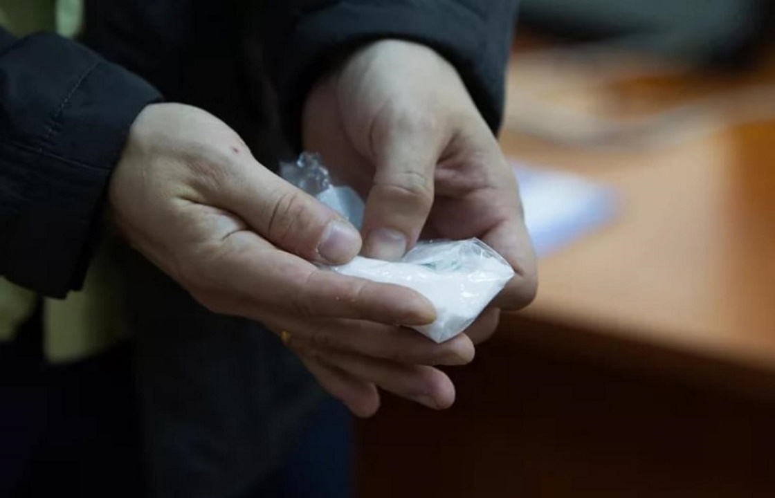 Полицейские из Астрахани продали наркотики, чтобы повысить показатели