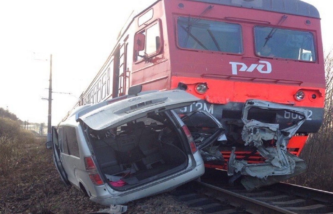 Двое погибли в ДТП с поездом в Дагестане. Виде