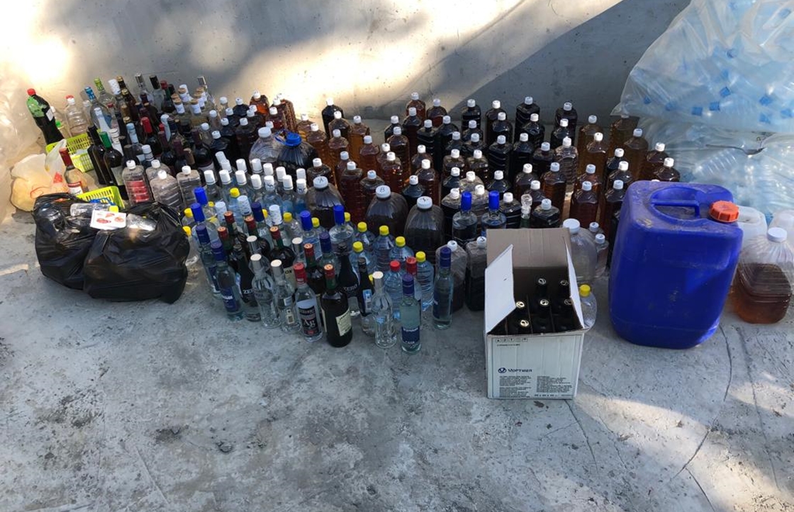 На Кубани житель продавал нелегальный опасный алкоголь. Видео