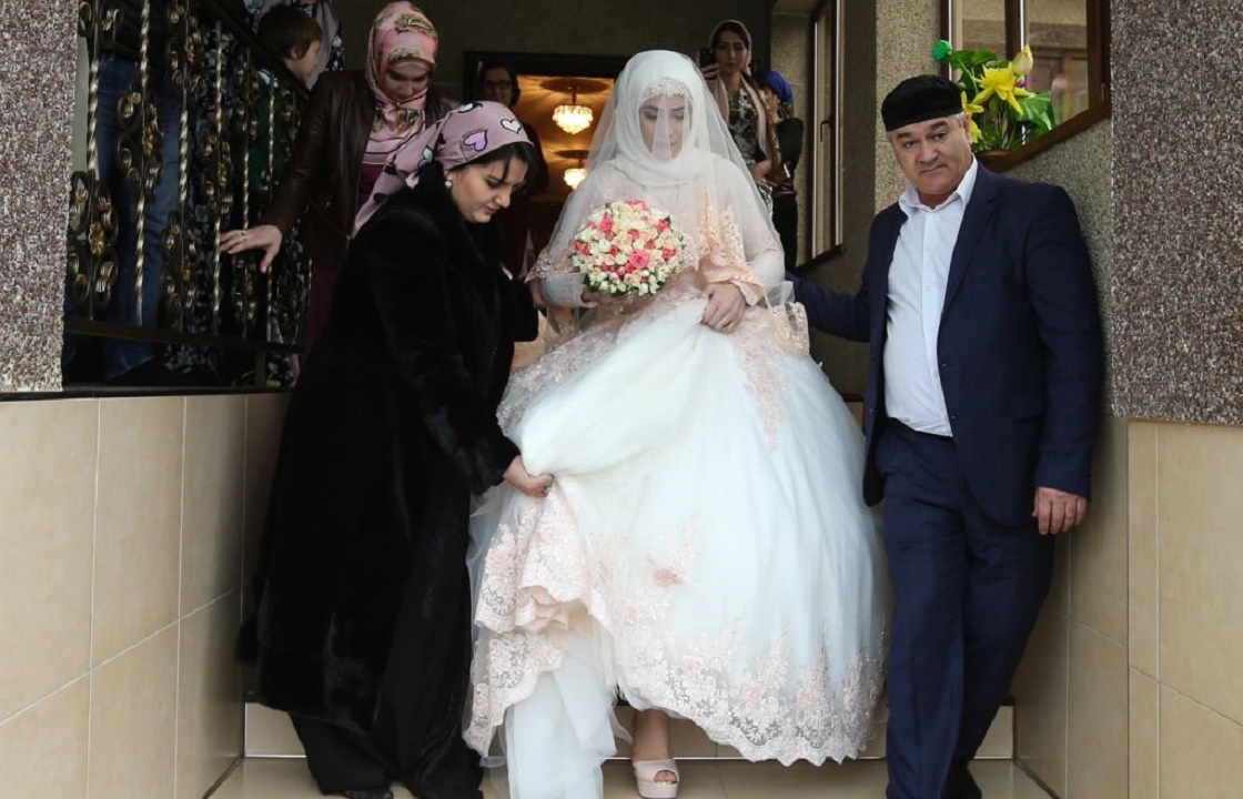 «Свадебные извинения» перед Кадыровым: очередное видео