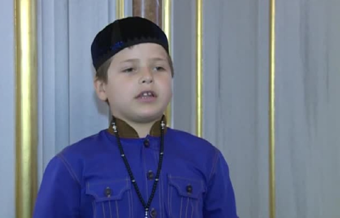 Кадыров опубликовал видео с боксирующим сыном