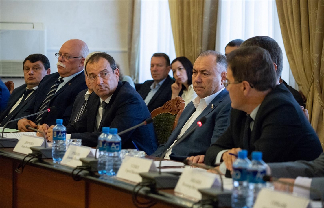 Социально-экономическое развитие Крымского района обсудили депутаты