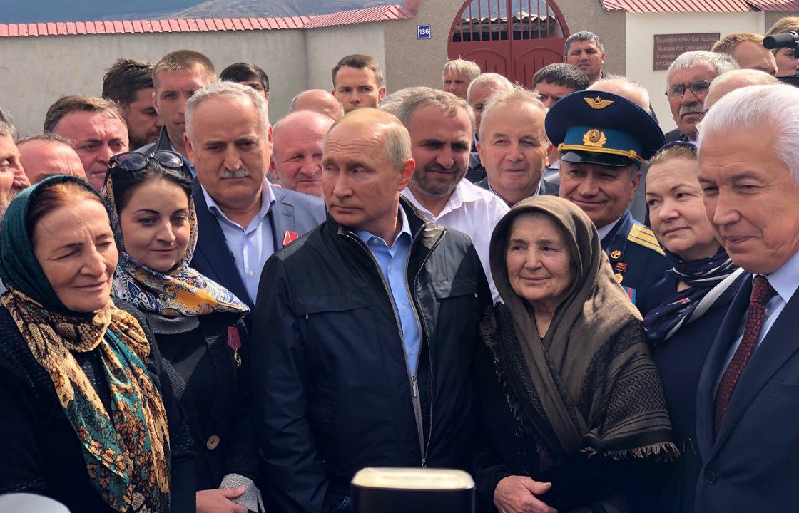 Путин встретился с дагестанскими ополченцами. Фото