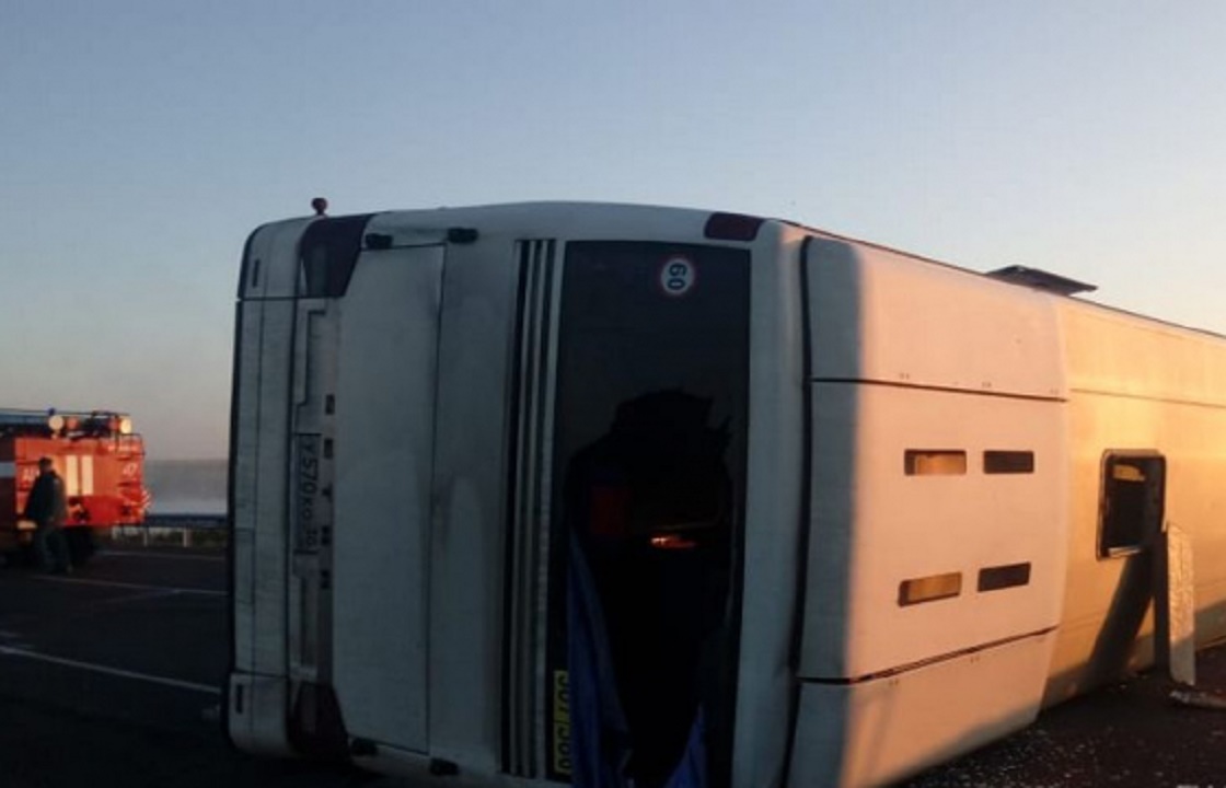 Автобус «Москва-Элиста» попал в лобовое ДТП под Волгоградом. Фото