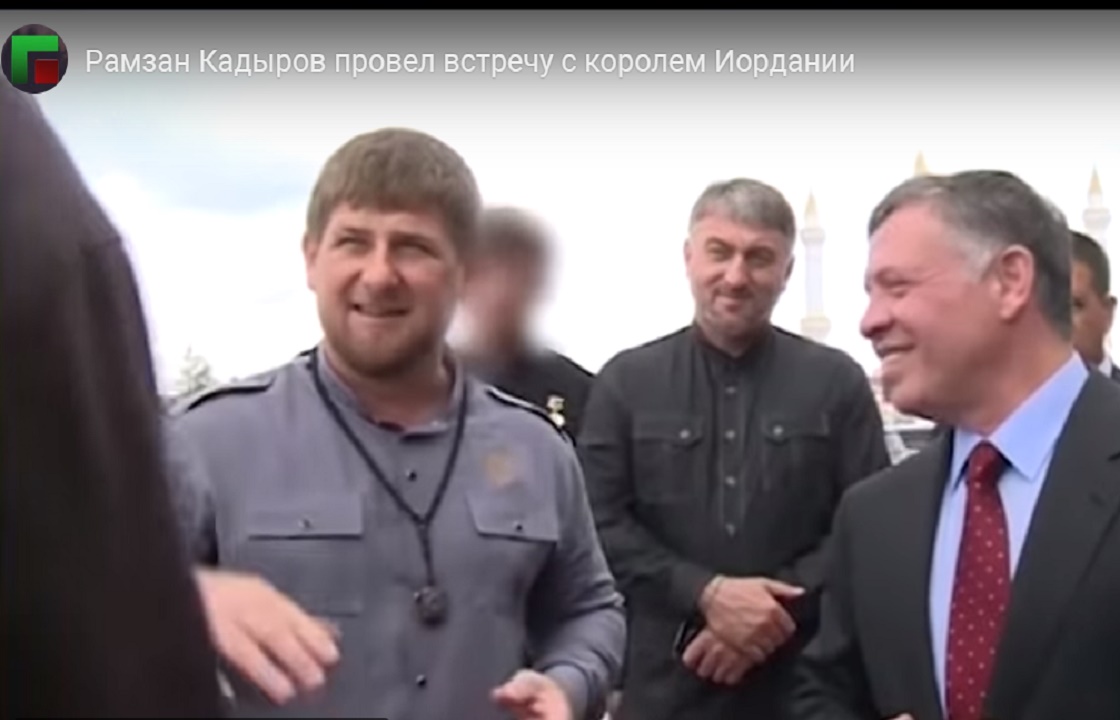 Оруэлл в действии: в Чечне удаляют изображения Ислама Кадырова