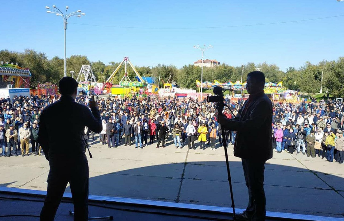 Хасиков испугался народа? Власти не явились на массовый митинг в Элисте