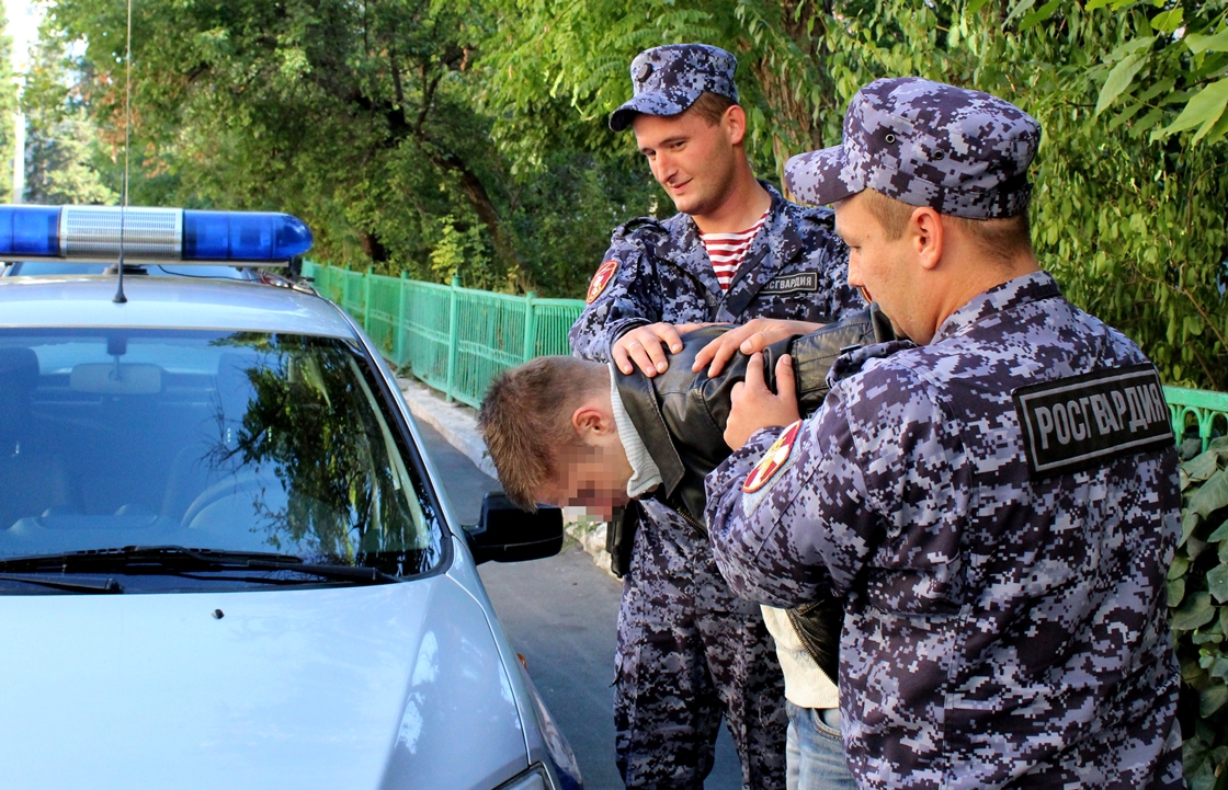 Севастополец с ножом преследовал подростков