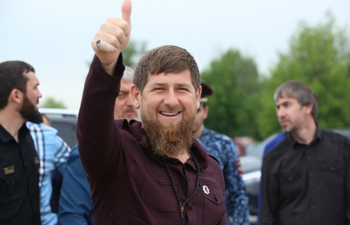 Аксенов и Золотов промолчат? Флаг Кадырова подняли над Крымом