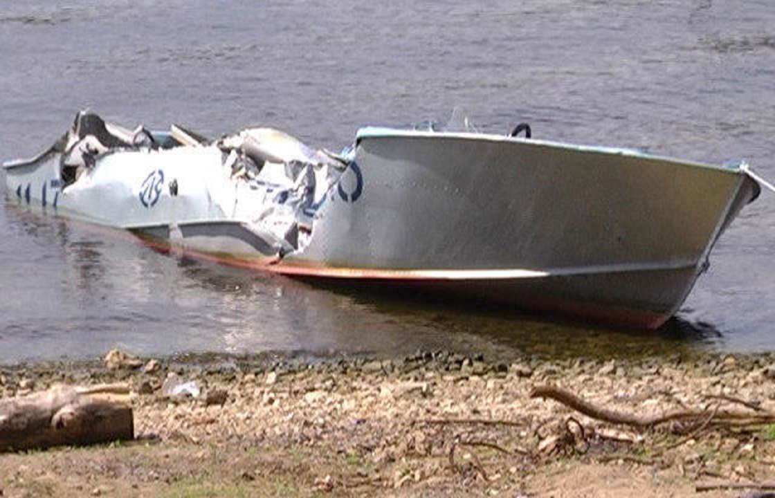 Два судна с 12 пассажирами столкнулись на реке в Астраханской области