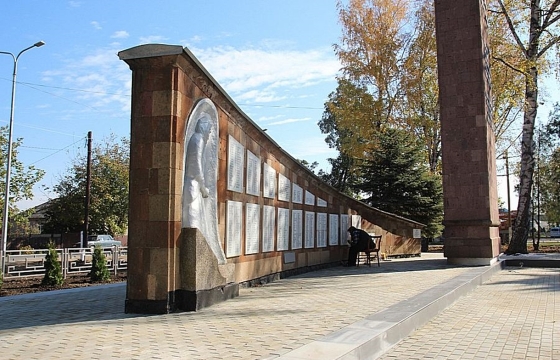 Сквер у мемориала в Тимашевском районе обновили в рамках нацпроекта