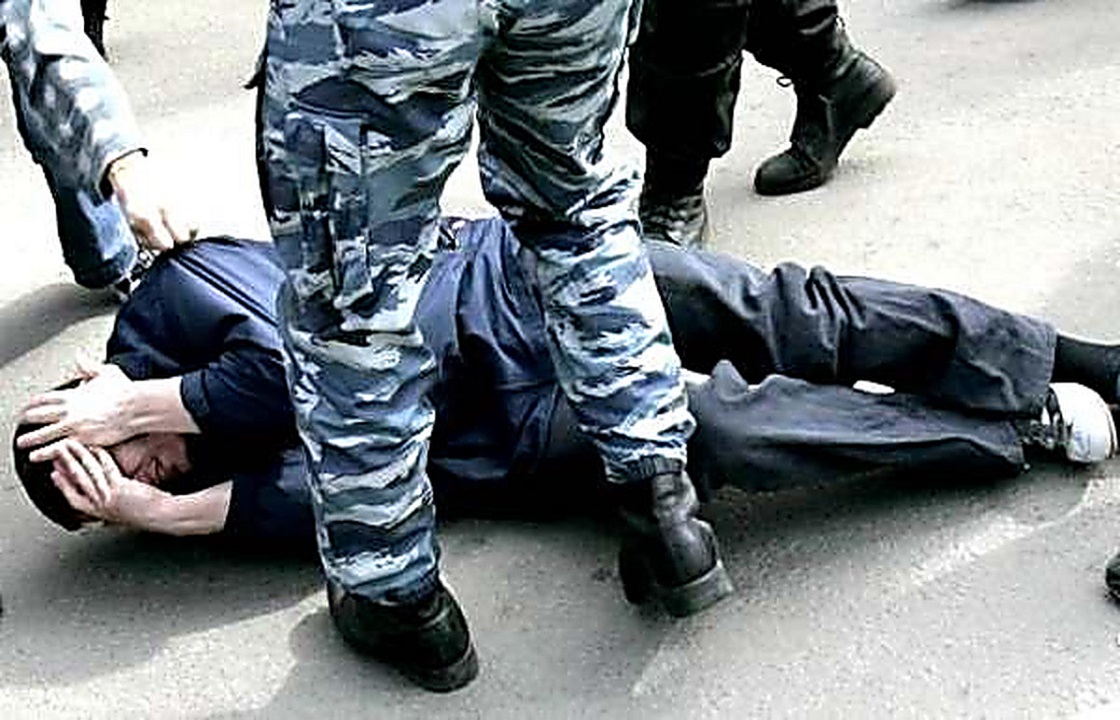 Полицейские из Хасавюрта запугивали потерпевшего, пожаловавшего на пытки в МВД