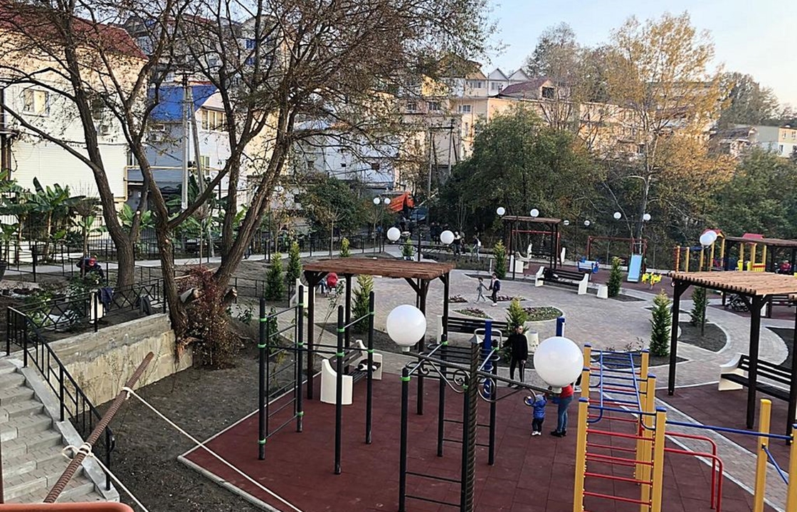 Новый сквер открыли в Адлерском районе Сочи