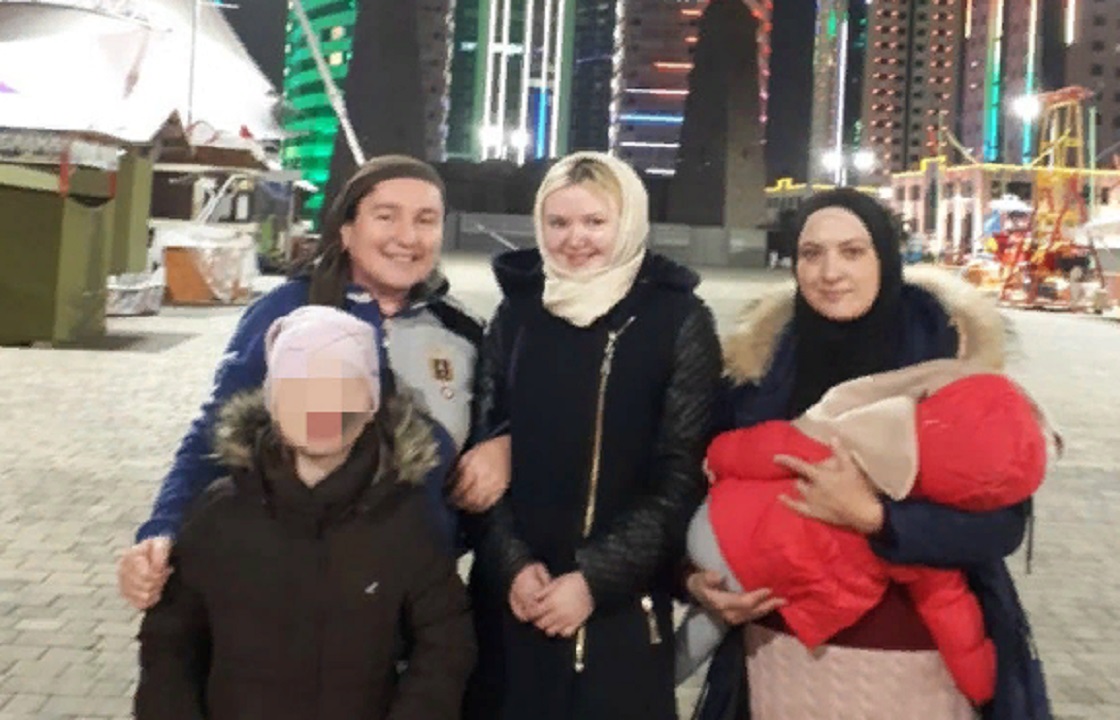 Мать сбежавшей в Чечню девушки просит Кадырова вернуть ее