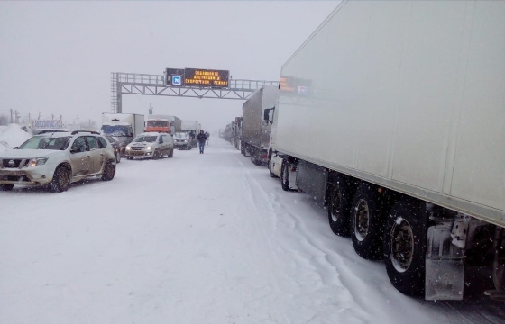 Волгоградские спасатели ждут снега и гололедицу на дорогах