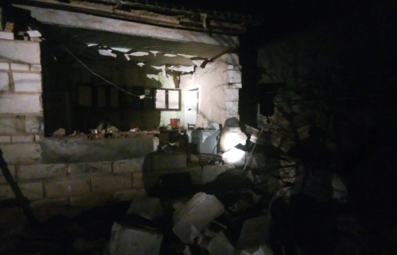 Взрыв газа подкосил здоровье астраханки и разрушил стену дома