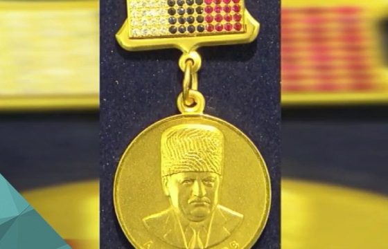 Золото и бриллианты: на награды с портретом Кадырова потратят 4,6 млн рублей