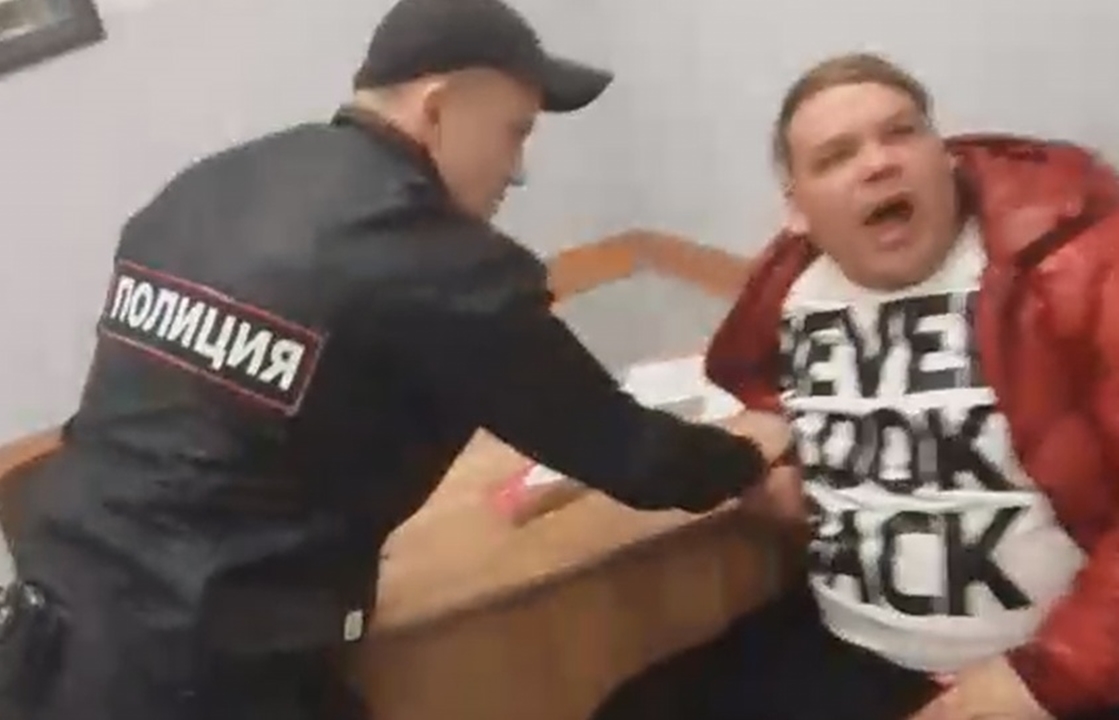 Уралец не смог покинуть Крым из-за выпитого алкоголя. Видео