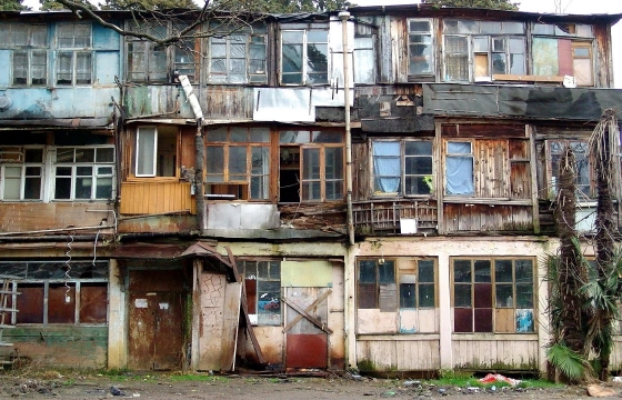 Медведев раскритиковал регионы Северного Кавказа за срыв расселения аварийного жилья