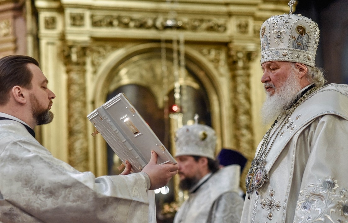 Патриарх Кирилл одобрил богослужение на русском языке