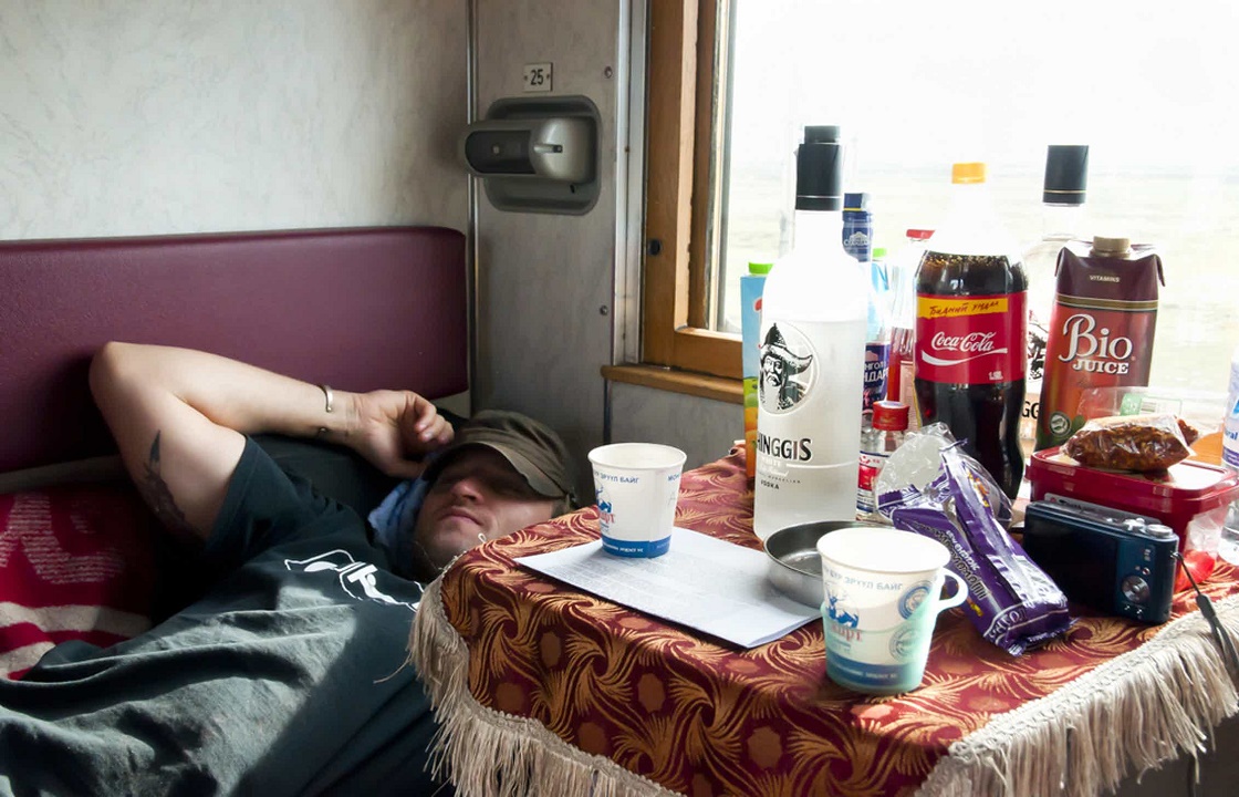Пьяная  пассажирка поезда на Кубани выкинула дочку из купе