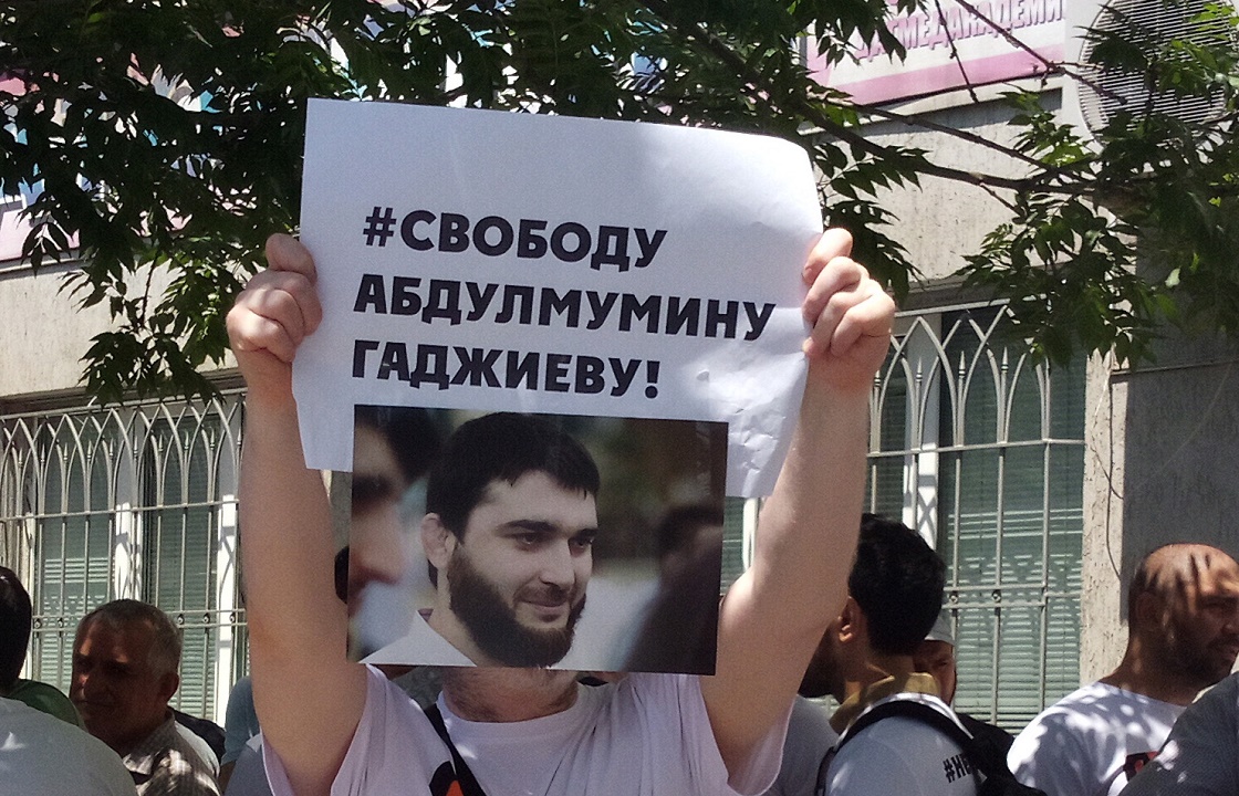 Голунов, Шевченко, Азар: известные журналисты поддержали коллегу из Дагестана