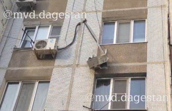 Дагестанский мальчик, выпавший из окна, выжил благодаря кондиционеру. Видео