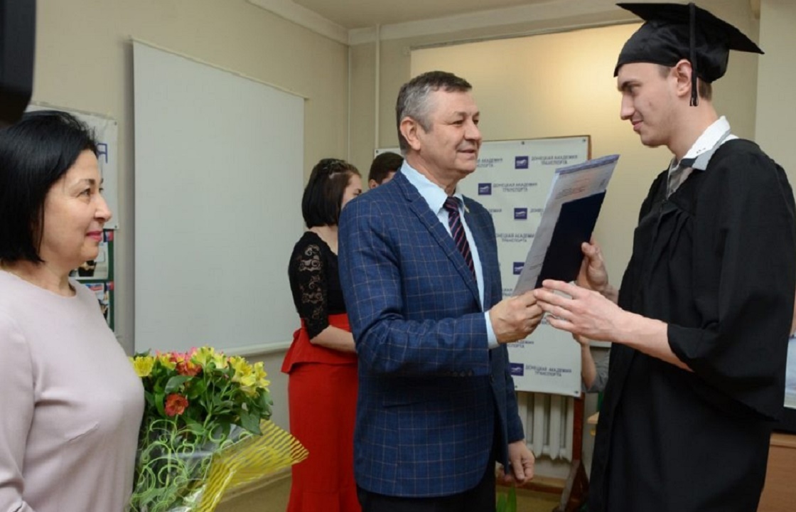 Студенты ДНР получили диплому вуза из Майкопа