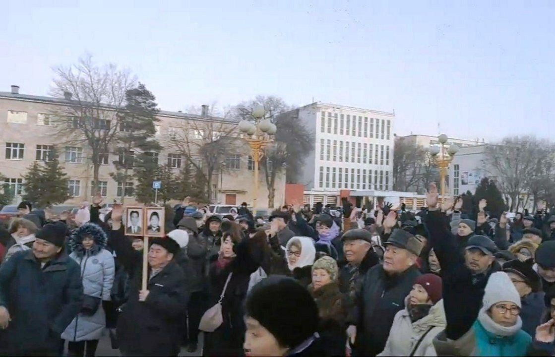 Митинг в Калмыкии закончился призывом отправить в отставку спикера парламента Хакасии – медиа