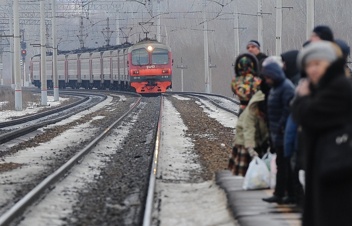 Следователи ищут родных мужчины, сбитого поездом в Таганроге