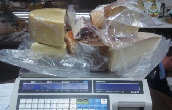 Санкционные сыр и колбасу изъяли в Краснодаре