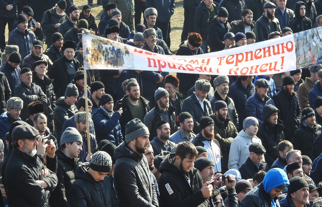 Провокация: чеченскую молодежь зовут на митинг по передаче Ауховского района