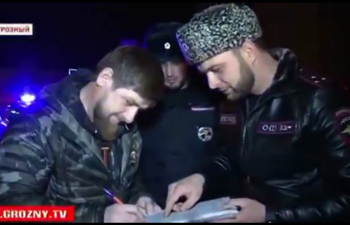 Кадырова оштрафовали на камеру за нарушение ПДД. Видео